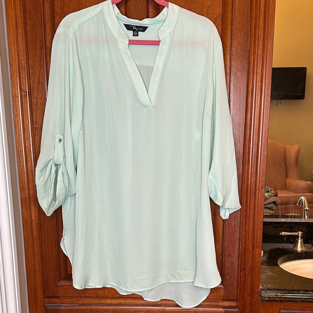 Elegant Mint Blouse with Roll-Up Sleeves